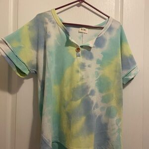 🆕Bibi Tie-Dye Short Sleeve Top NWOT sz Small runs large more medium